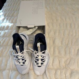 Nike zoom shoe in navy/gold size 5.5